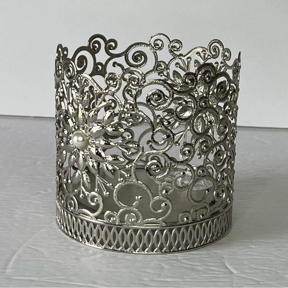 BATH & BODY WORKS SNOWFLAKE SWIRL PEARL LARGE 3 WICK CANDLE HOLDER Holiday - Picture 3 of 6